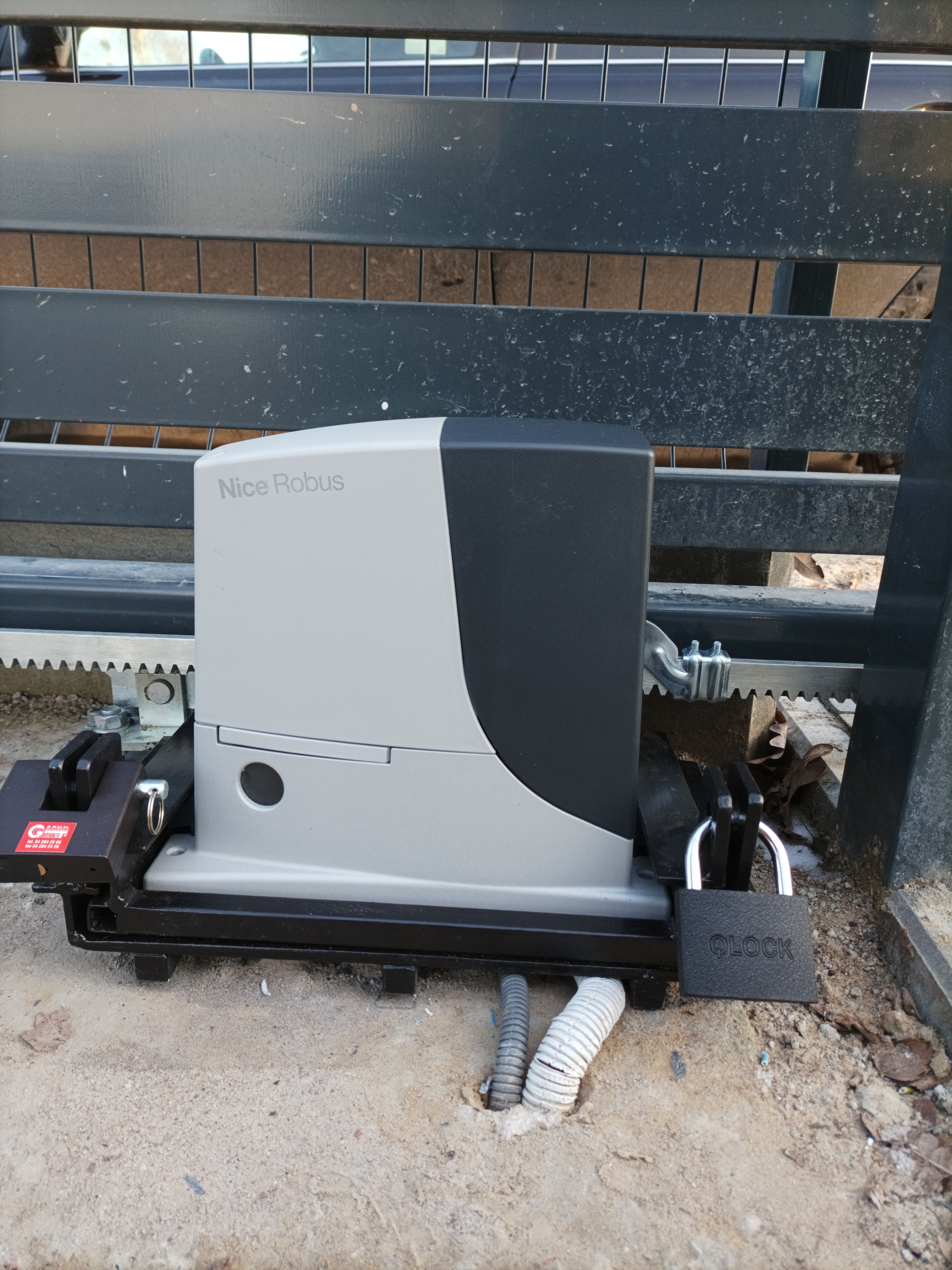 Siłownik do bram przesuwnych. Napęd Robus 1000 z indukcją