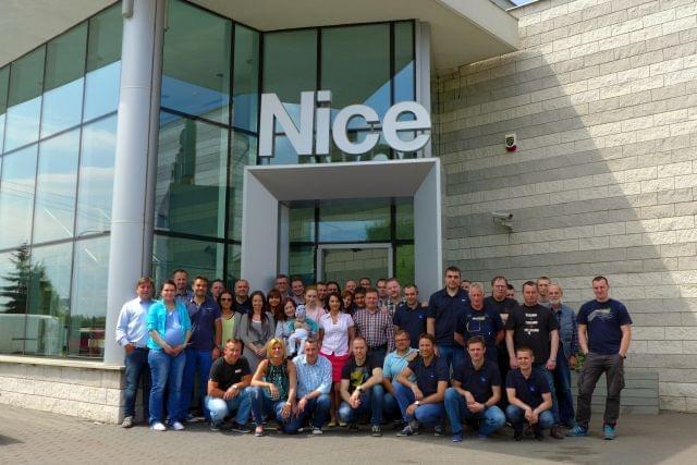 Ekipa Usługi Dariusz Regulski w NICE – autoryzowany partner automatyki do bram