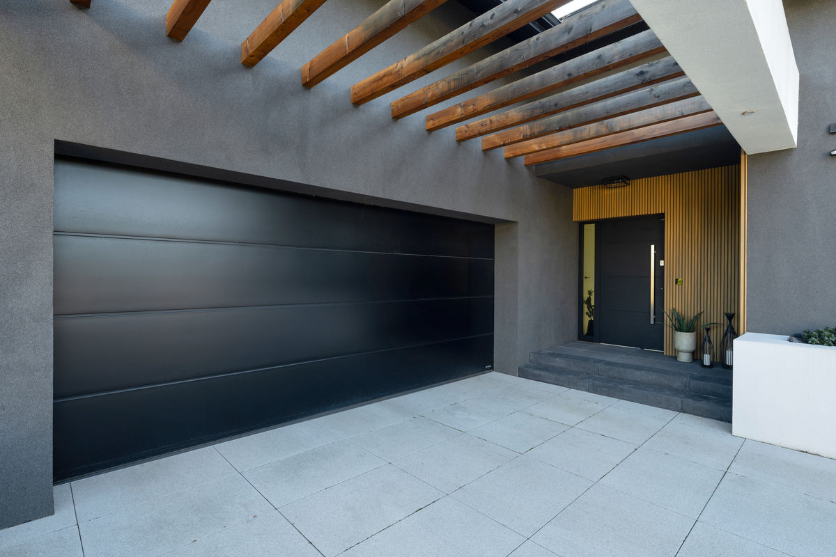 Brama garażowa – montaż i regulacja, sprawdzenie poprawnej pracy